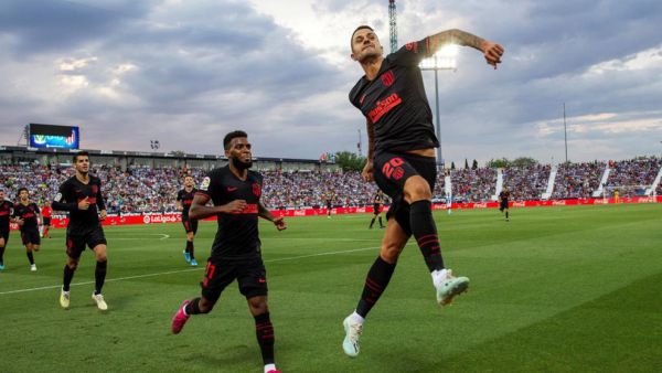 فيتولو يحتفل بهدفه