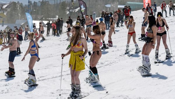 At least 1,500 skiers and snowboarders waved goodbye to winter on the snowy peaks of Siberia for the annual Grelka Festival. (Daily Mail)