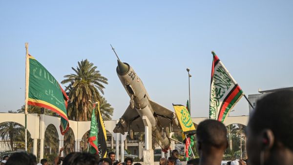 Sudanese protesters take part in a sit-in outside the army headquarters in the capital Khartoum on April 29, 2019. Sudan's army rulers and protest leaders have offered different visions for a joint council, a military spokesman said today, expressing hope that a final structure of the body would be decided soon. (OZAN KOSE / AFP)