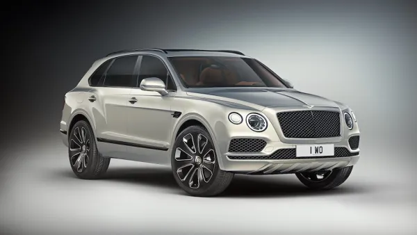 Bentley Bentayga V8 Design Series_Exterior Extreme Silver & Newmarket
