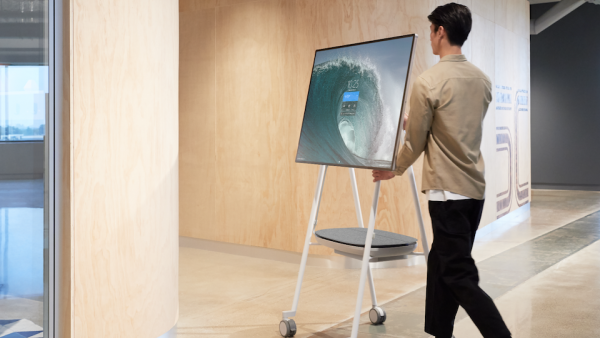 Surface Hub 2S