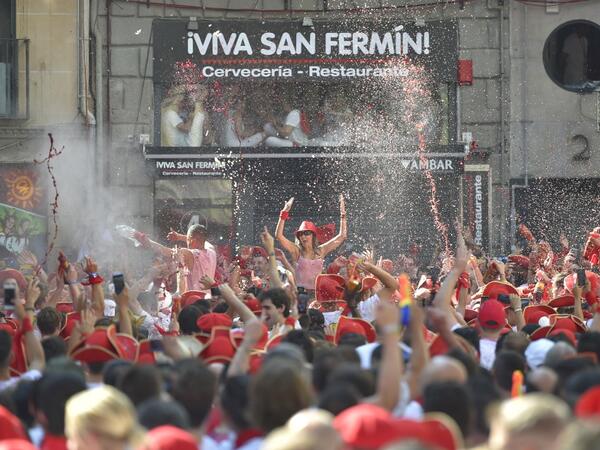 Revellers wait for the 'Chupinazo' (start rocket) to mark the kickoff at noon sharp of the San Fermin Festival, in front of the Town Hall of Pamplona, northern Spain, on July 6, 2019.  ANDER GILLENEA / AFP