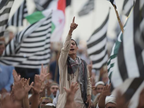 Activists of Islamic political party Jamiat Ulema-e-Islam (JUI) chant slogans during an anti-government "Azadi (Freedom) March" in Islamabad on November 2, 2019. FAROOQ NAEEM / AFP