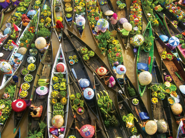 سوق Muara Kuin العائم في إندونيسيا