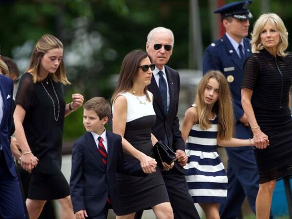 جو بايدن وعائلته
