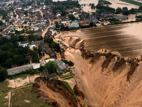 فيضانات ضربت العالم في شهر يوليو 2012