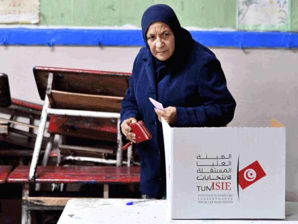 Tunisians vote 