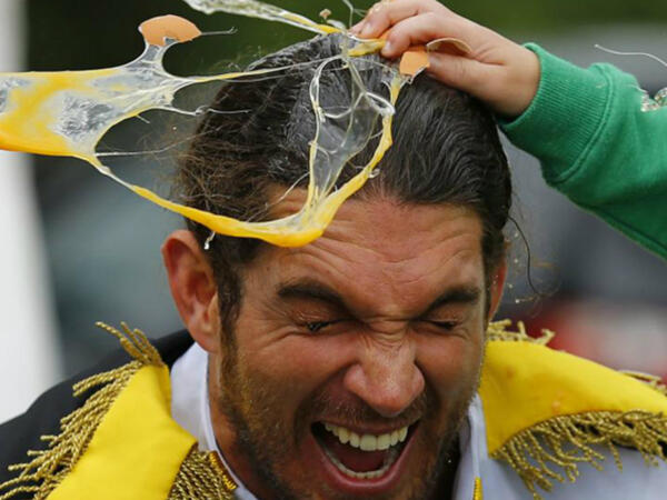 ضرب المشاهير والسياسيين