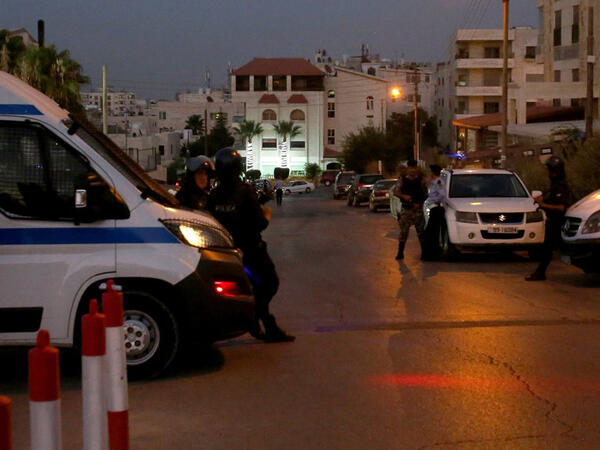 اسرائيلي يقتل يافع وطبيب في عمان