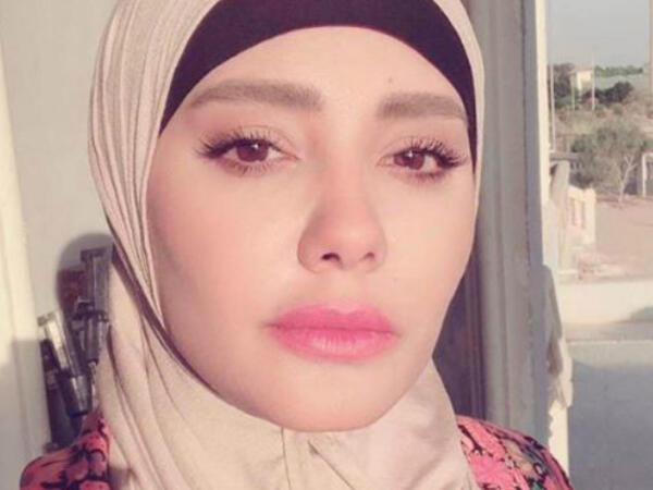 Actress Mai Al Qadi plays the role of an actress manager with a tough past in the series "Mamnou Al Iqtirab Wal 