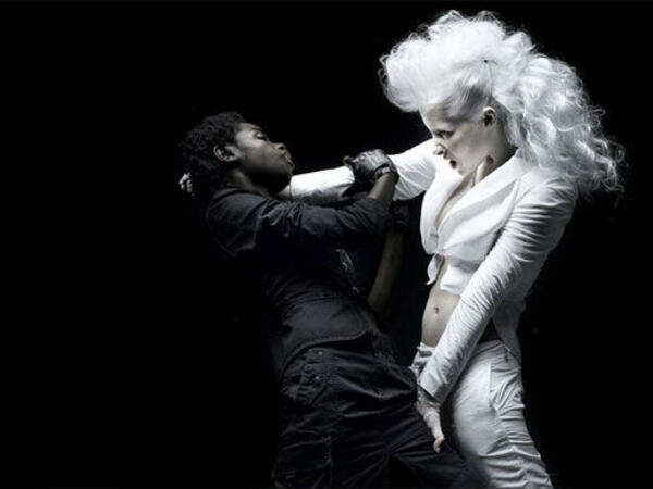 إعلانات عنصرية