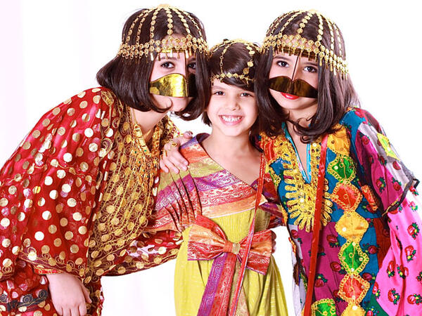  فتيات من الخليج في احتفال القرقيعان