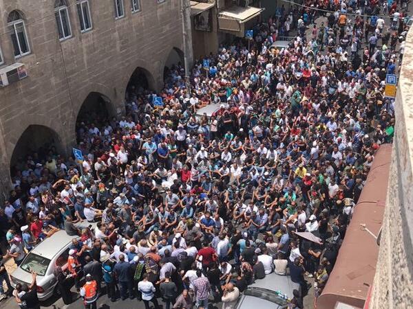 رفض فلسطيني لبوابات الأقصى الإلكترونية