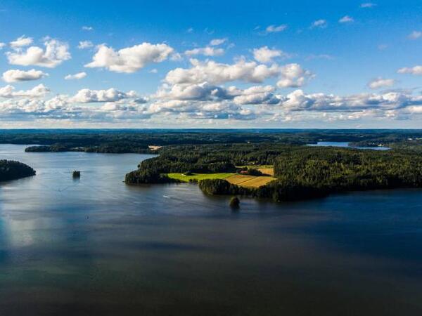 جزيرة للنساء فقط