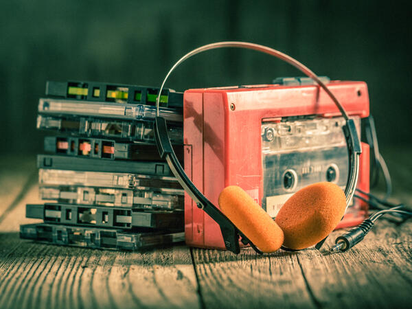 We list here 9 “dumb” devices that were popular one day but obsolete nowadays. Do you recognize any? If you’re nodding your head, consider investing in an eye-cream ?