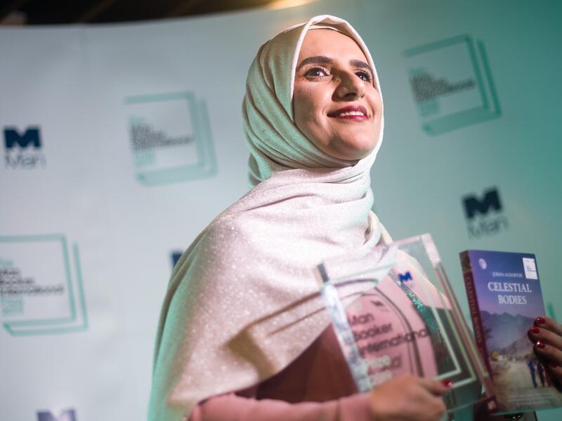 الروائية العمانية جوخة الحارثي في حفل مان بوكر.