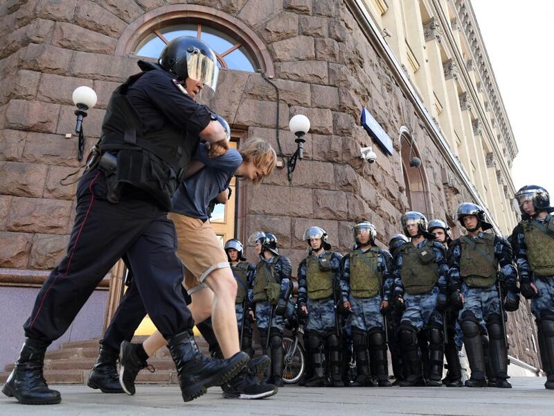 Riot police detain a protester during an unauthorised rally demanding independent and opposition candidates be allowed to run for office in local election in September, in downtown Moscow on July 27, 2019.  Kirill KUDRYAVTSEV / AFP