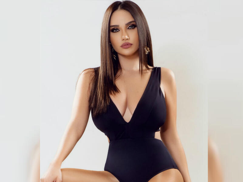 Melissa seems keen on having photoshoots in a swimsuit every summer Source melissasuperstar Instagram