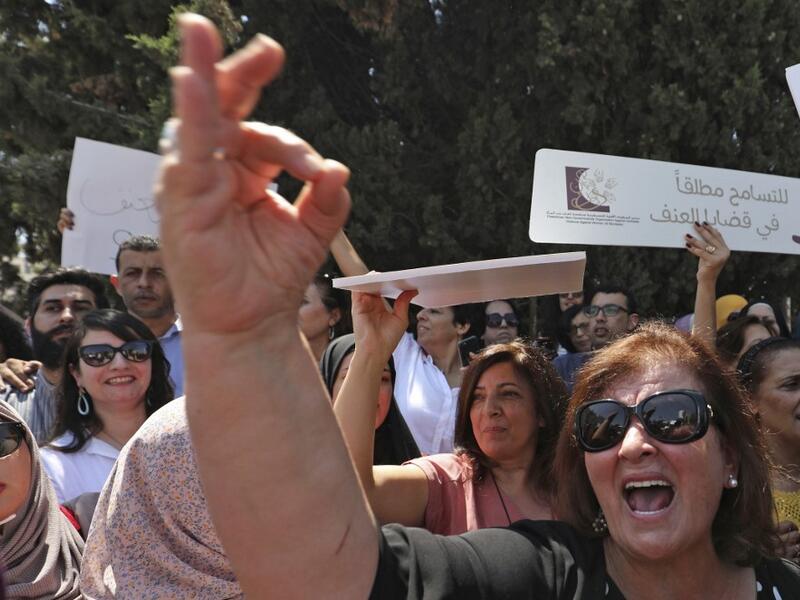 Palestinian women protest in support of women’s rights outside the prime minister’s office in the West Bank city of Ramallah on September 2, 2019, after a young Palestinian died in a case that has raised emotions. ABBAS MOMANI / AFP