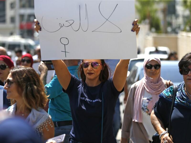 Palestinian women protest in support of women’s rights outside the prime minister’s office in the West Bank city of Ramallah on September 2, 2019, after a young Palestinian died in a case that has raised emotions.  ABBAS MOMANI / AFP