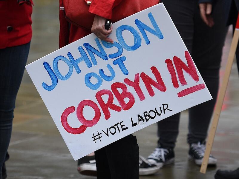 Demonstrators gather to protest against the government's move to suspend parliament in the final weeks before Brexit in Manchester, northwest England, on September 2, 2019. (AFP/ File Photo)