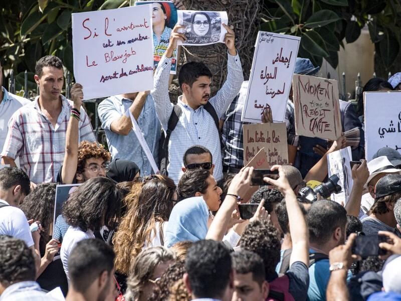 Demonstrators hold up signs showing the portraits of Hajar Raissouni, a Morrocan journalist of the daily newspaper Akhbar El-Youm. FADEL SENNA / AFP