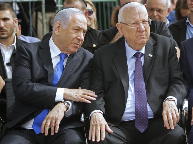 Israeli Prime Minister Benjamin Netanyahu (L) and President Reuven Rivlin (AFP)
