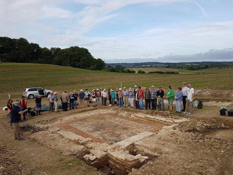 Ancient Roman Art Depicting Mythical Chariot Race Unearthed in Berkshire Village (Twitter)