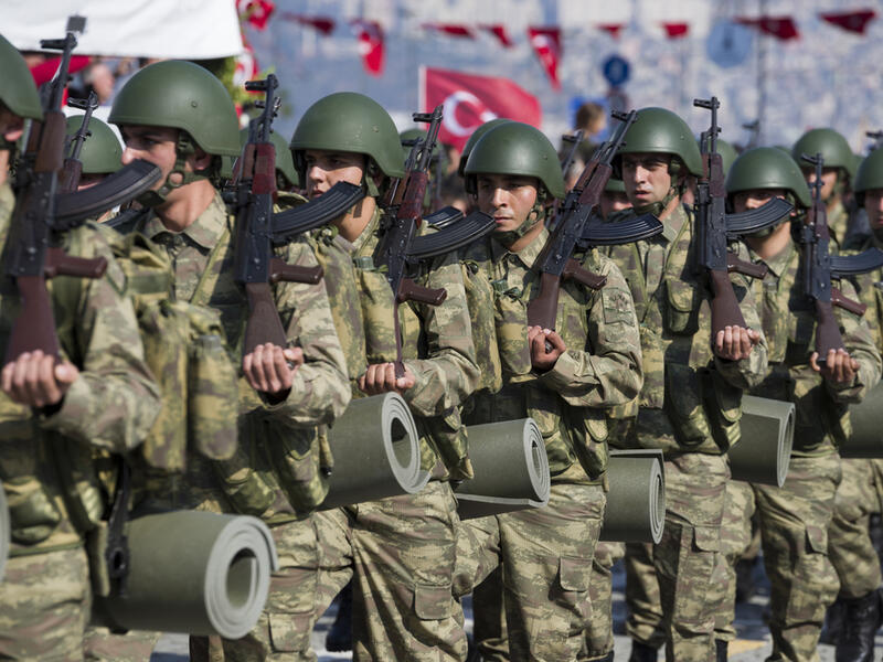 Soldiers walking at Gundogdu square alsancak. (Shutterstock/ File Photo)