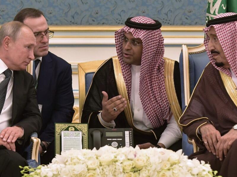 Russian President Vladimir Putin (L) and Saudi Arabia's King Salman (R) attend a meeting in Riyadh, Saudi Arabia, on October 14, 2019. Alexey NIKOLSKY / Sputnik / AFP