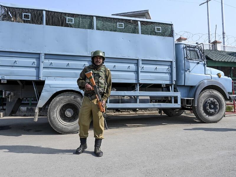 Suspected militants shot dead two non-local drivers and set their apple trucks ablaze in Indian-Administered Kashmir, police said on October 25, the latest attack on the lucrative fruit industry that employs millions. (Tauseef MUSTAFA / AFP)