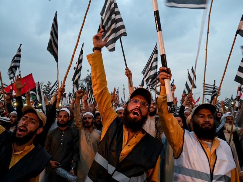 Thousands of Islamists rallied in Islamabad on November 1 as several huge marches from across Pakistan converged on the capital to demand that Prime Minister Imran Khan's government step down. Aamir QURESHI / AFP