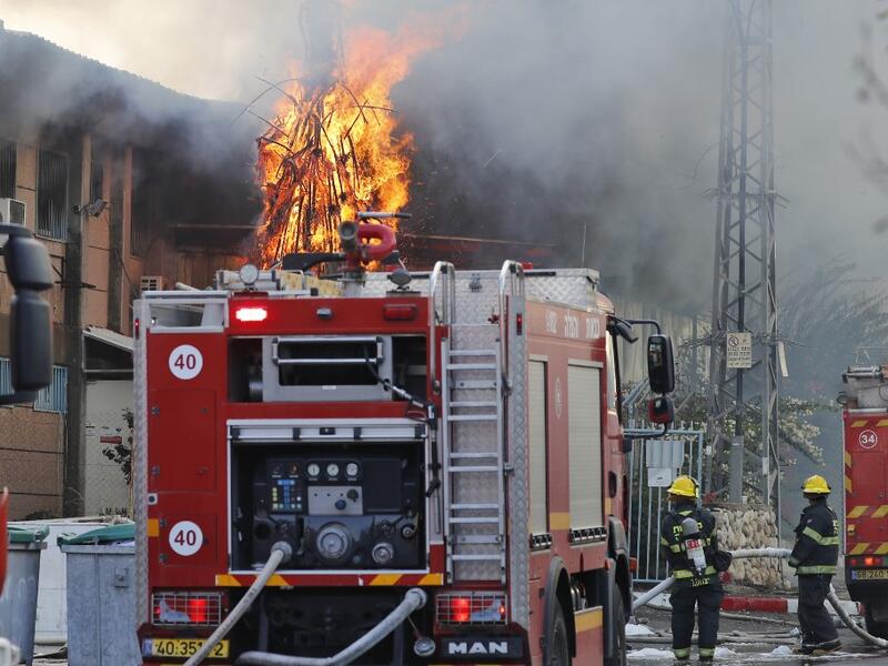 Israeli firefighter trucks douse a burning factory in the southern Israeli town of Sderot, after it was reportedly hit with rockets fired from the Gaza Strip on November 12, 2019. Israel's military killed a commander of Palestinian militant group Islamic Jihad in a strike on his home in Gaza early in the morning, prompting retaliatory barrages of rocket fire from the Gaza Strip towards Israel where residents ran to bomb shelters while air raid sirens rang out in various parts of the country. Ahmad GHARABLI 