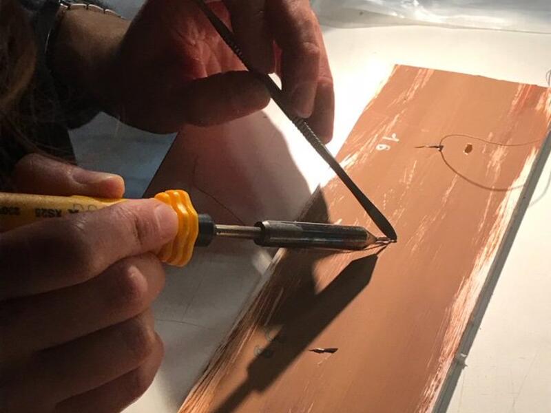  Work to find the best way to treat a contemporary painting by Helen Khal(Twitter)