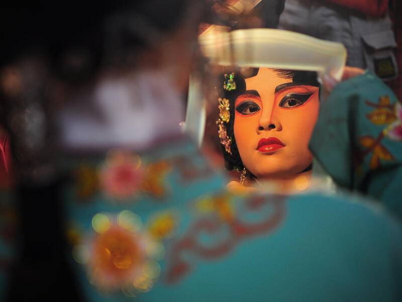 Actor make up for the performance Chinese opera (Shutterstock)	