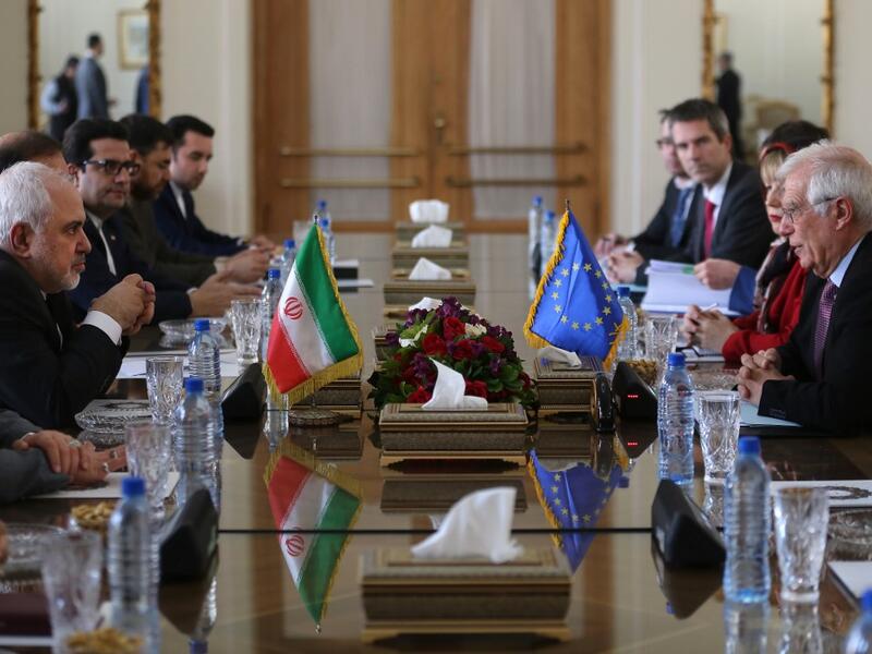 Iran's Foreign Minister Mohammad Javad Zarif (L) meets with European Union High Representative for Foreign Affairs and Security Policy Josep Borrell (R) in the capital Tehran on February 3, 2020 . ATTA KENARE / AFP