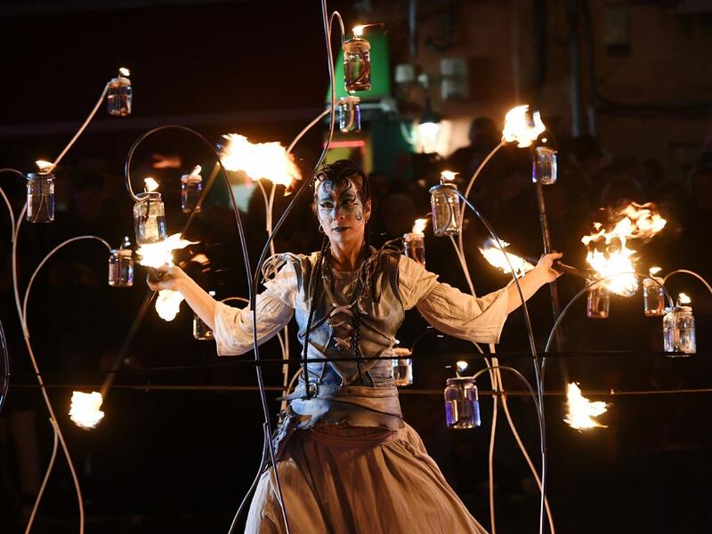 Artists performs during the opening day of the Venice Carnival on the Cannaregio Canal on February 8, 2020, in Venice. The carnival in Venice takes place until February 25, 2020. Vincenzo PINTO / AFP