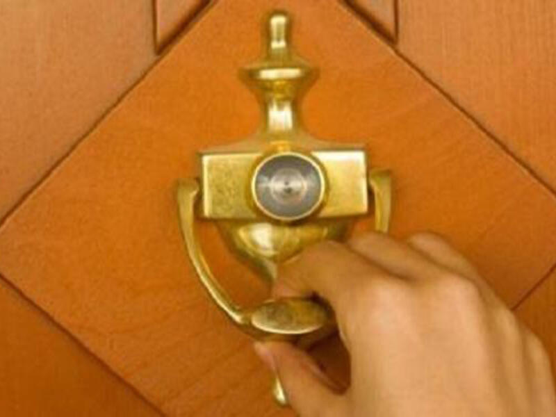 دق ع الباب