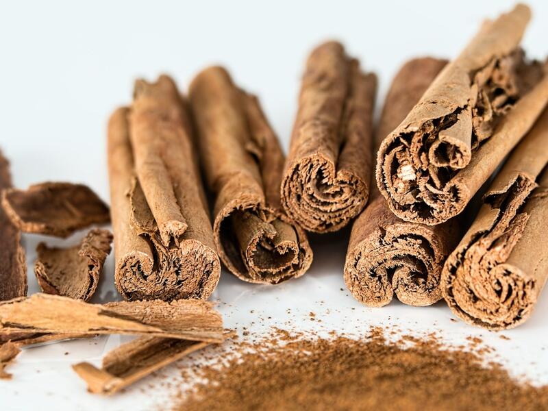 اصنعيه بنفسك: خليط القرفة لعلاج حب الشباب