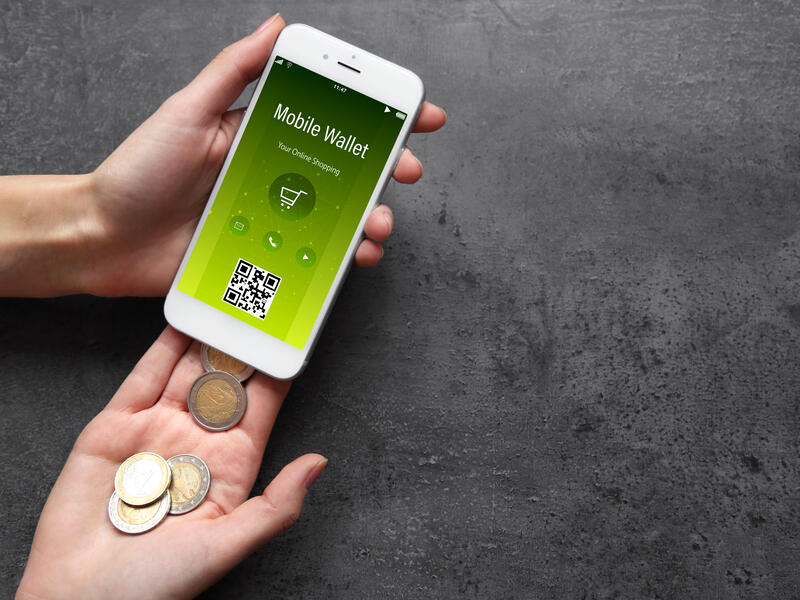 Why Are People Turning Towards Digital Wallets? And Which Ones to Use in the Middle East.