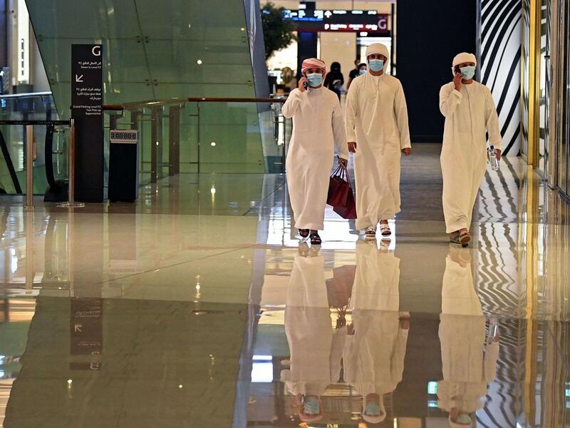 الإمارات العربية المتحدة: عدم ارتداء الكمامات الطبية في الأماكن المغلقة أو عدم مراعاة مسافة التباعد الاجتماعي تكلفك 1,000 درهم إماراتي.