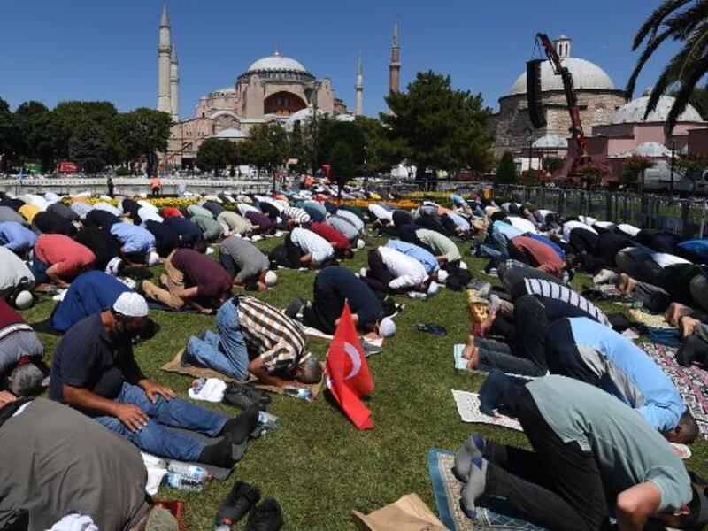 الذكرى الـ97 لتوقيع اتفاقية لوزان: تعمدت الحكومة التركية إعادة فتح آيا صوفيا في هذا اليوم قبل 97 عامًا توقيع (اتفاقية لوزان) والتي تعد بمثابة شهادة الوفاة الرسمية للدولة العثمانية وميلاد الجمهورية التركية المعاصرة بقيادة مصطفى كمال أتاتورك .