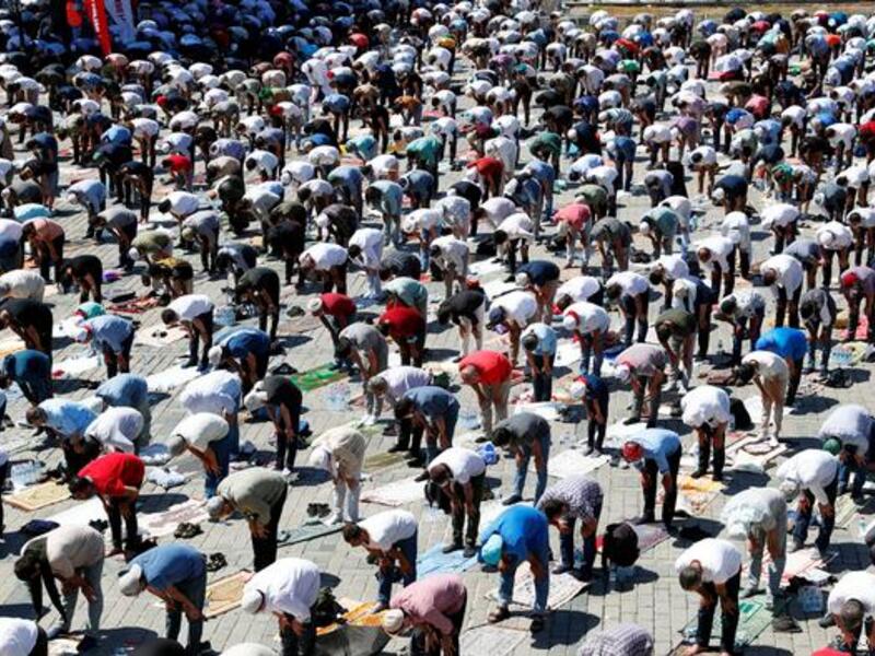 سورة الفتح: تلا الشيخ الحافظ فروح مشتوار سورة الفتح في أول صلاة جمعة تخليدًا لذكرى غزو إسطنبول.