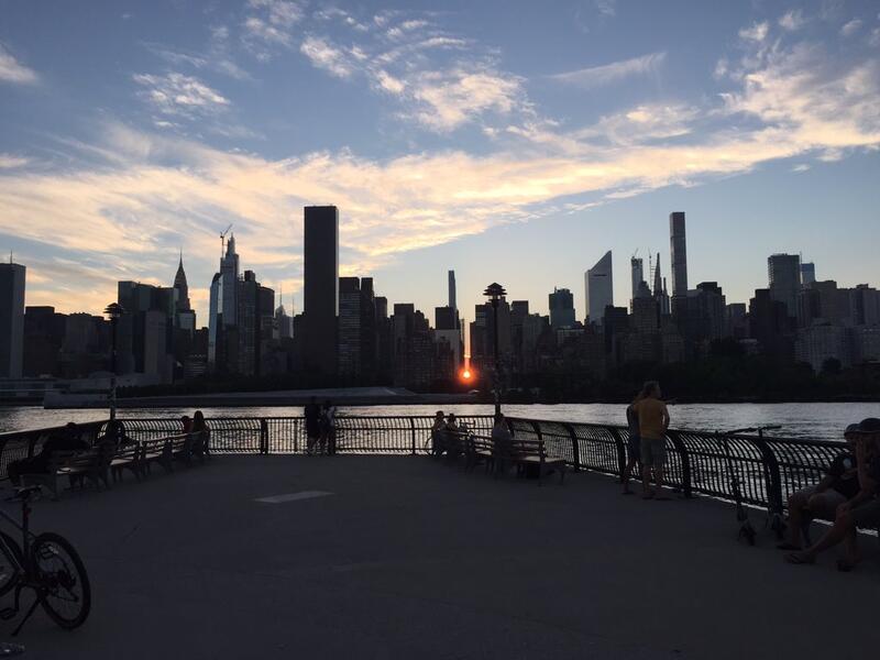 Manhattanhenge from Anable Basin Bar (Twitter)