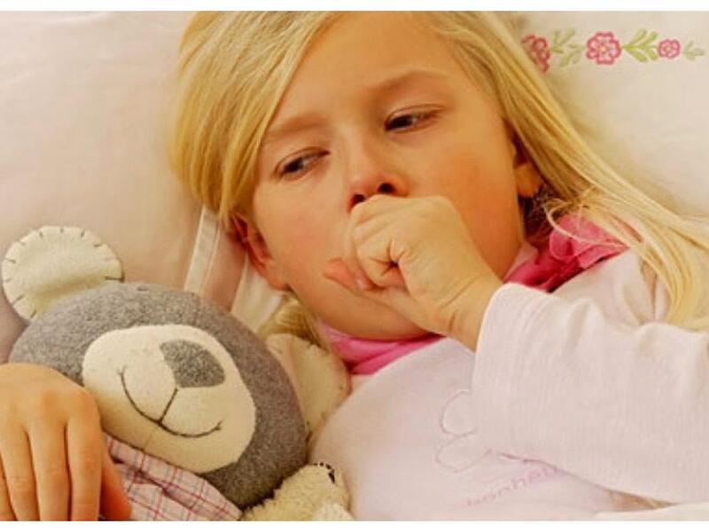 إذا كان طفلك يعاني من سعال مصحوب بعلامات أخرى لأمراض الجهاز التنفسي، فاطلبي الرعاية الطبية