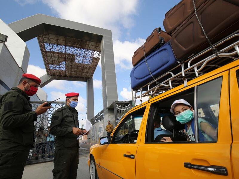 Palestinians prepare to leave Rafah border crossing with Egypt after months of closure due to the coronavirus pandemic in the southern Gaza Strip, on August 11, 2020 . SAID KHATIB / AFP