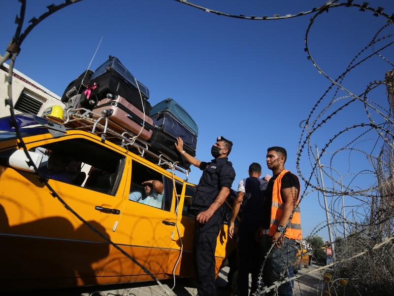Palestinians prepare to leave Rafah border crossing with Egypt after months of closure due to the coronavirus pandemic in the southern Gaza Strip, on August 11, 2020 . SAID KHATIB / AFP