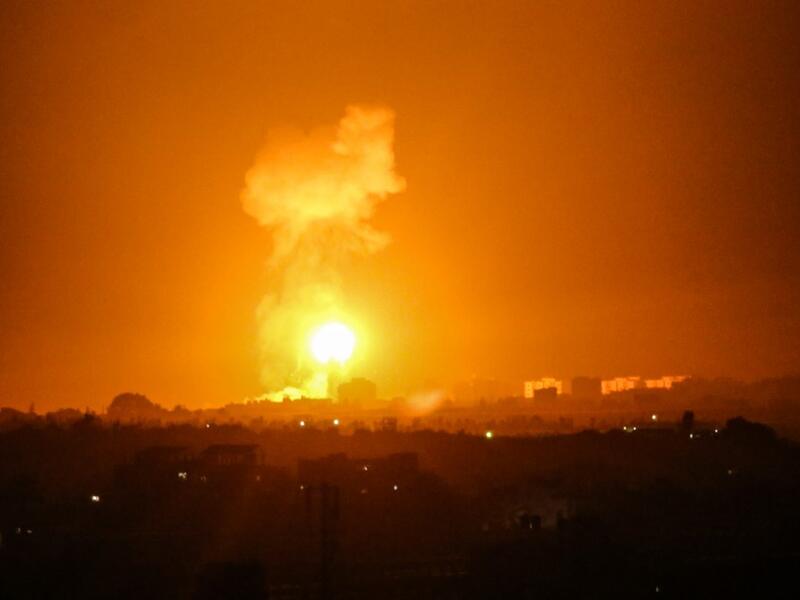 Smoke and flames rise after Israeli army war planes carried out airstrikes over Khan Yunis, Gaza Strip on August 16, 2020. The Israeli army said it carried out fresh air strikes against Hamas positions in the Gaza Strip on August 16, in response to firebombs sent into Israeli territory attached to balloons. SAID KHATIB / AFP