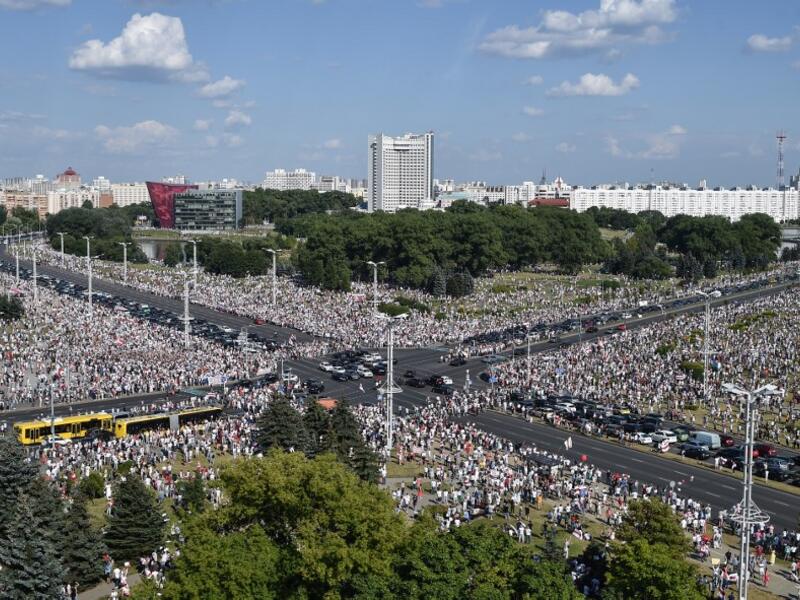 Belarus opposition supporters attend a rally in central Minsk on August 16, 2020. The Belarusian strongman, who has ruled his ex-Soviet country with an iron grip since 1994, is under increasing pressure from the streets and abroad over his claim to have won re-election on August 9, with 80 percent of the vote. Sergei GAPON / AFP
