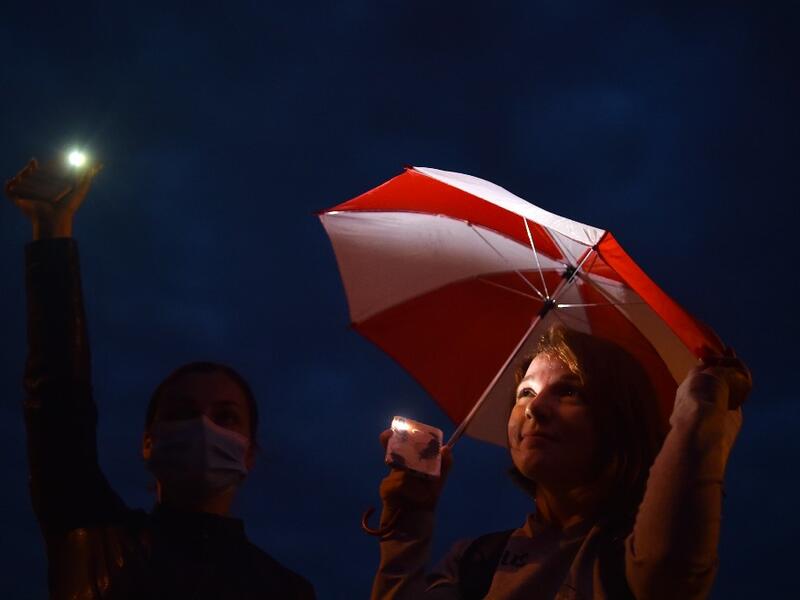 Opposition supporters rally to protest against disputed presidential elections results on Independence Square in Minsk on August 20, 2020. Sergei GAPON / AFP